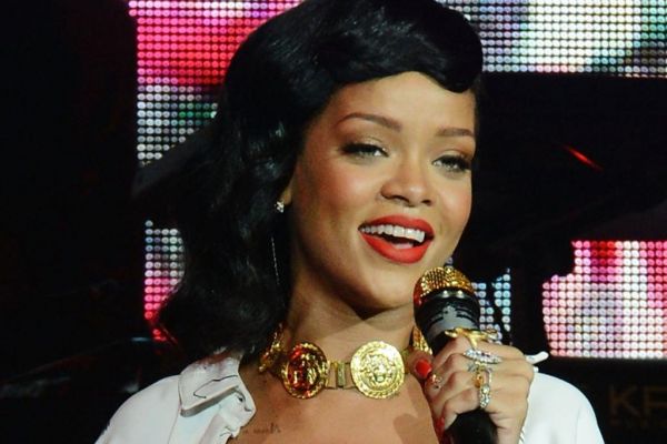rihannaalbum099B635645-C927-7143-08BF-4D1429343639.jpg