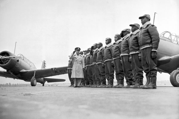 first-tuskegee-airmen-classA64876D5-01F7-DBE5-39FE-6D83E8717EB7.jpg