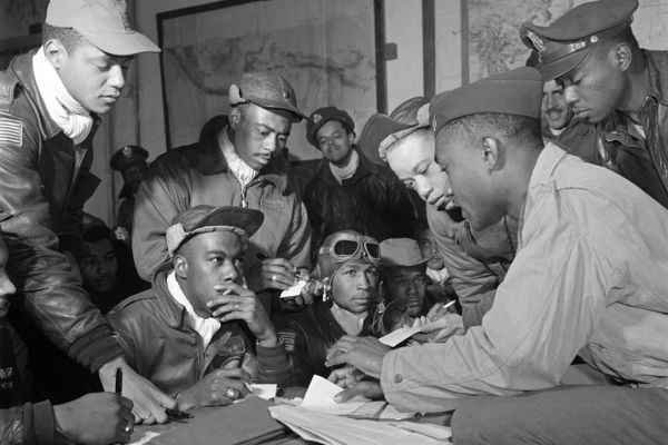 tuskegee-airmen-2C33FA868-DBEC-7B71-1FD3-AD29651D83F6.jpg