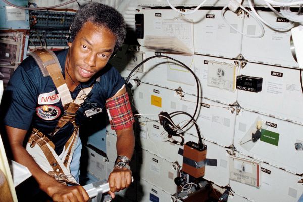 bluford-on-treadmill-sts-8-in-1983EB4A3E5C-0661-700A-8596-E88ACC7B03C5.jpg