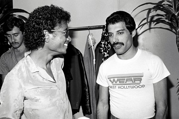 michael-jackson-and-freddie-mercury-1D95BD42A-819F-4837-C5C4-7C7862C759A0.jpg