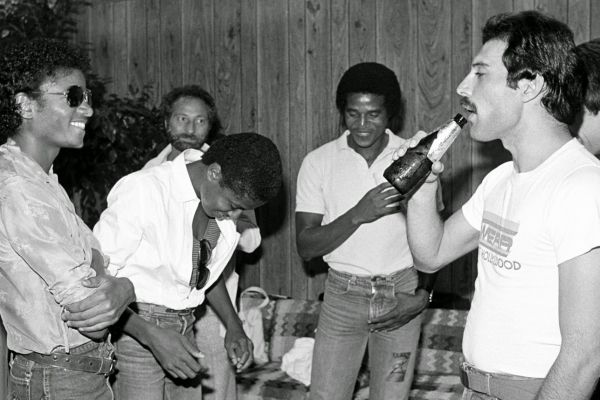 michael-jackson-and-freddie-mercury-2A30556DD-E7BA-A368-3A53-F7CF774D3453.jpeg