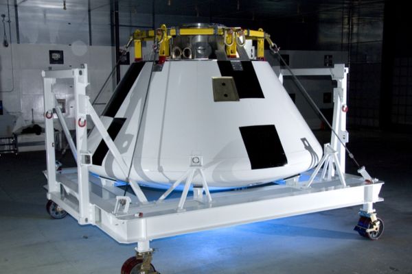 orion-spacecraft-04FFBCF46A-82C1-9104-6A72-1DA5728F4EA8.jpg