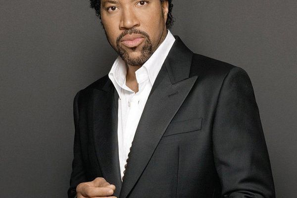 lionelrichiealbum02B363E51C-6B54-B59A-CFE1-00F974D7352C.jpg