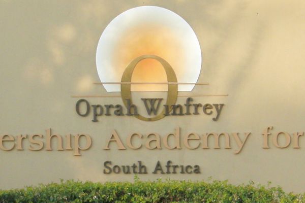 oprah-winfrey-leadership-academy-for-girls-south-africa67FE950D-EDF7-8AE1-FEAD-826FDB6C1C49.jpg
